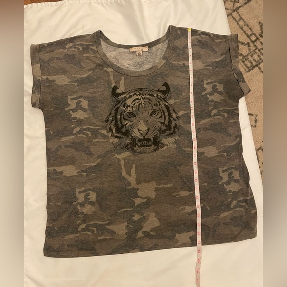 Misia Curvy size 1X tiger camo shirt - Picture 9 of 10